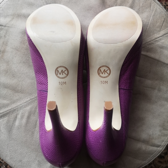 Michael Kors - Python Purple Pumps - Picture 6 of 7